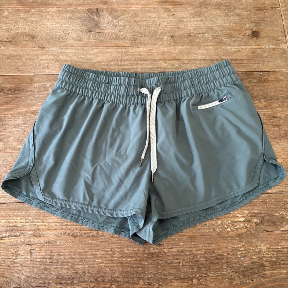 Vuori Women's Teal Clementine 2.0 Short 2.5" Shorts